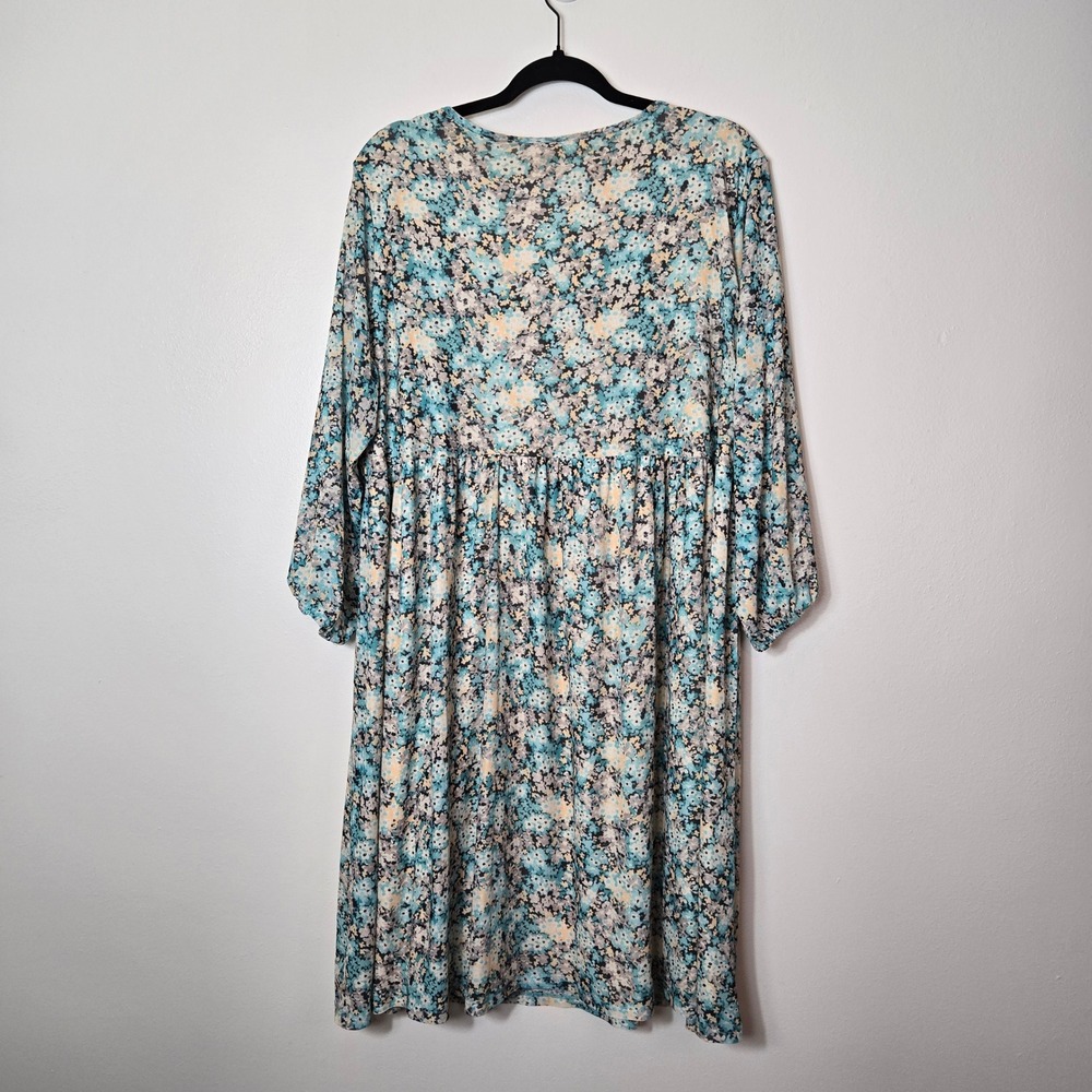 Skye's The Limit Woman 3X Blue Floral Smocked Mesh 3/4 Sleeve Knee Length Dress - Picture 2 of 6